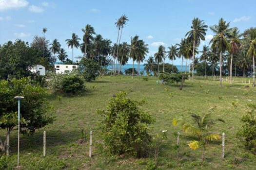 Prime sunset Beachfront land direct access to the beach